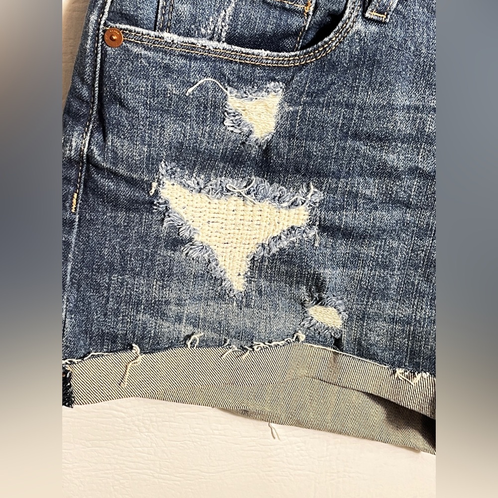 BLANKnyc Fulton Roll Up Short Blue Distressed Denim Sz 30 - Picture 4 of 8